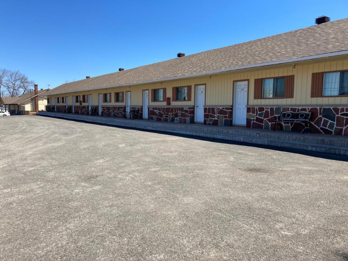 Motel Carleton Sur Mer Exterior foto